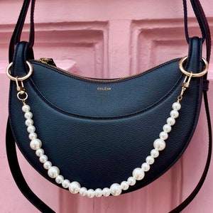 Ciondolo per borsa alla moda Old Money - Catena con perline di perle - Accessorio per borsa personalizzabile
