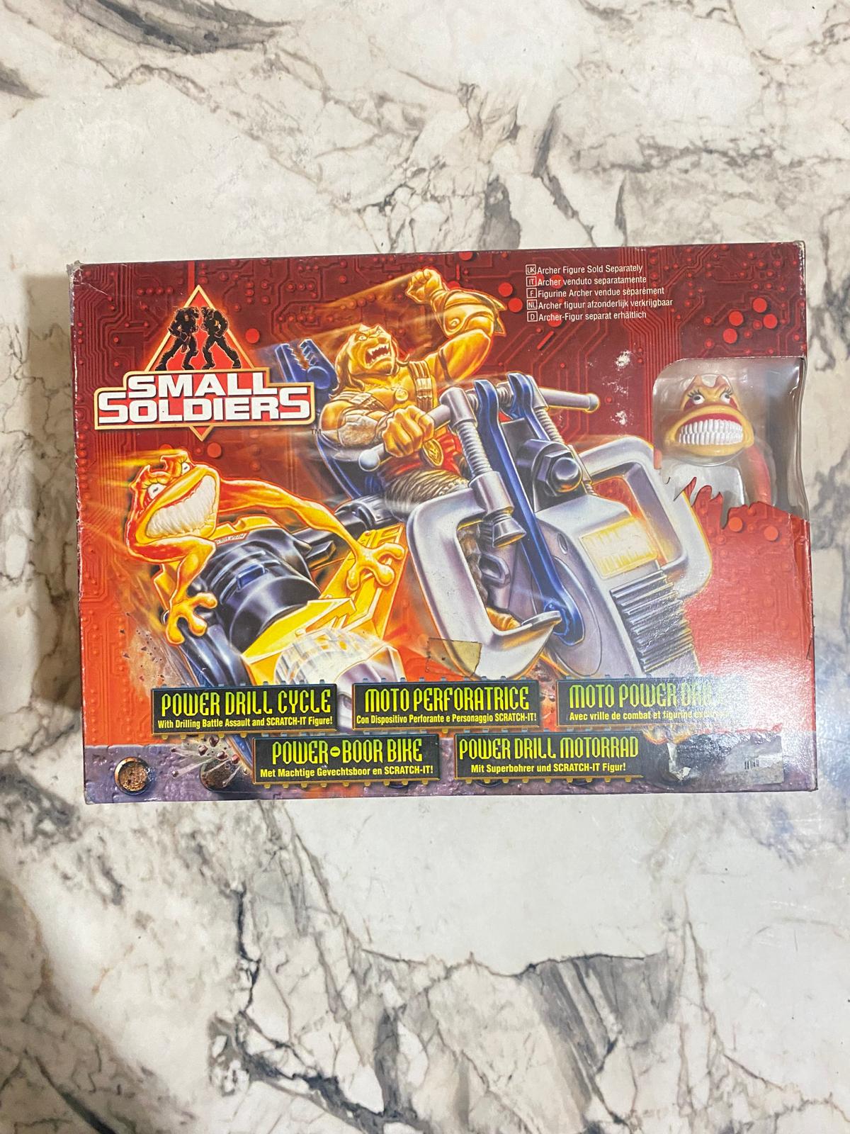 Small Soldiers FLIP OVER ACTION ATTACK ZONES includes 4