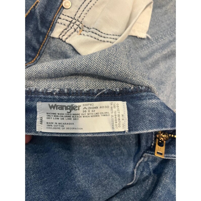 Men's vintage wranglers blue jeans, 36X 32 image 2