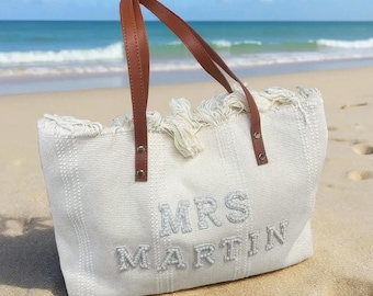 Benutzerdefinierte Perle Buchstaben Braut Tragetasche, personalisierte Perle Name Braut Tasche, Brautdusche Geschenk, Geschenke für Braut, Strand Tragetasche, Reisehandtaschen