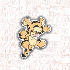 Könnte beinhalten: Eine Cartoon-Illustration eines lächelnden orange-schwarz gestreiften Tigerjungen mit rosa Nase. Der Tiger steht auf seinen Hinterbeinen mit erhobenen Armen. Das Bild hat einen weißen Hintergrund mit einem Muster aus Herzen und anderen Formen.