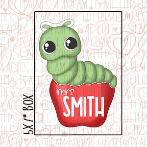 Pode incluir: Um verme verde com uma maçã vermelha na cabeça. A maçã tem o texto "mrs. Smith".