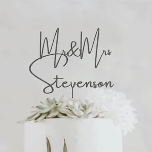 Gepersonaliseerde rustieke bruidstaarttopper: houten Mr & Mrs Script