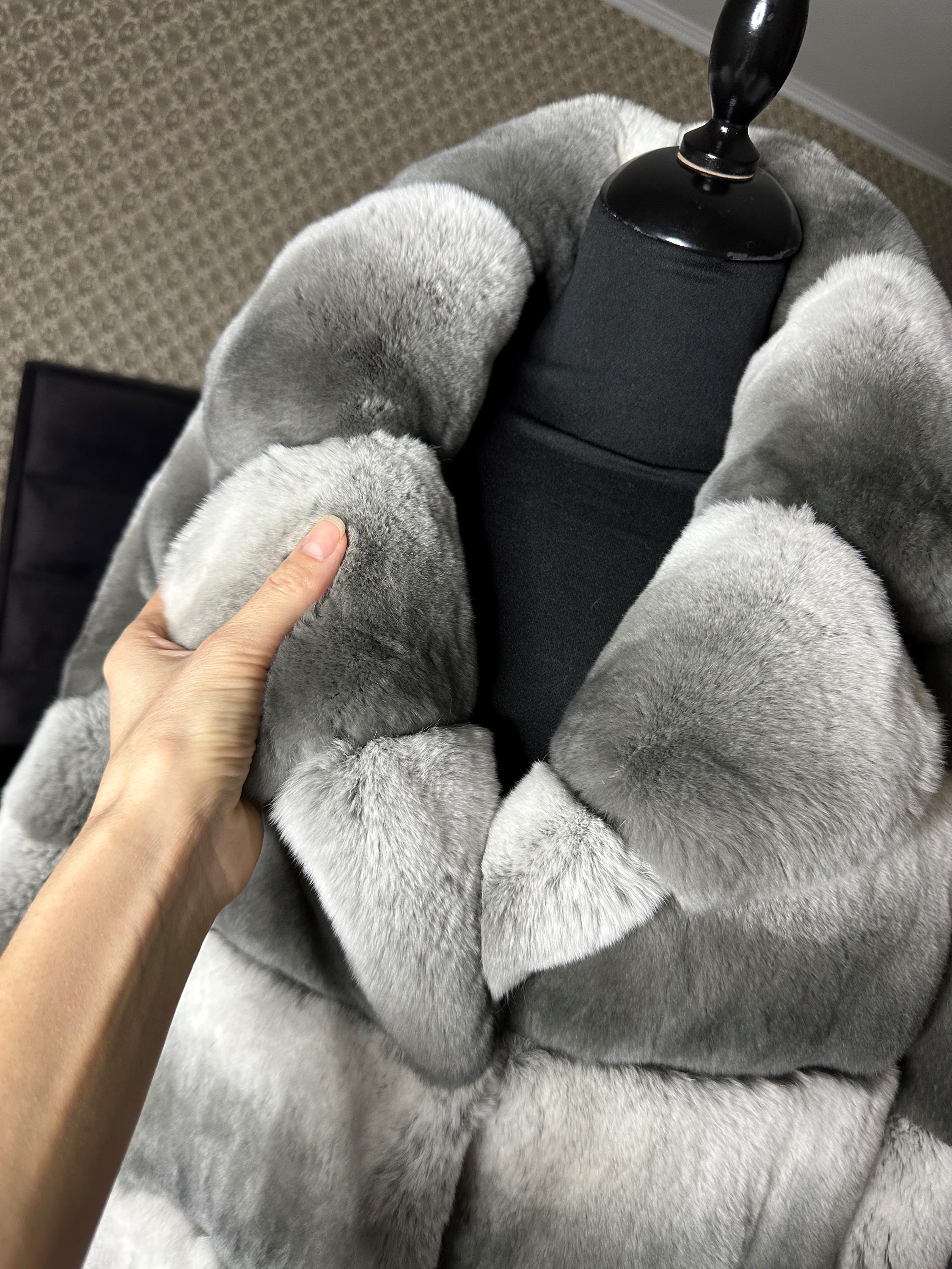 ジャケット・アウター Bunny curly fur coat gray ジャケット・アウター Bunny curly fur coat gray Grey Section