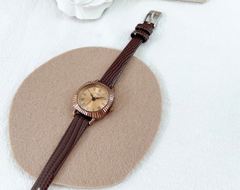 Bruin vintage polshorloge/ Klassiek leren klein horloge voor dames/ vintage stijl polshorloge/ stijlvol polshorloge leer/ Cadeau voor haar