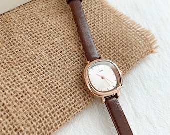 Vintage lederen horloge/dames klein polshorloge/minimaal Boho horloge/minimaal polshorloge/cadeau voor haar