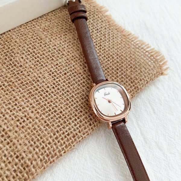 Vintage lederen horloge/dames klein polshorloge/minimaal Boho horloge/minimaal polshorloge/cadeau voor haar