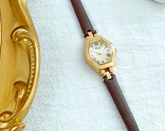 Vintage horloge met Romeinse cijfers, gouden Tonneau wijzerplaat, vintage lederen klein horloge