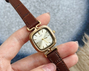 Gold Women's Wrist Watch/Vintage Leather Watch/Golden Wrist Watch/Birthday Gift/Minimalist Watch/Gift for Her/Anniversary Gift