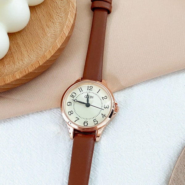 Montre en cuir classique pour femme/ montre-bracelet de style vintage/ montre-bracelet élégante en cuir/ cadeau pour/ cadeau d'anniversaire