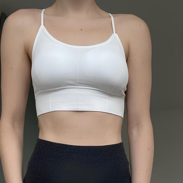 White sexy women Sporty and Stylish: Women's Yoga Clothes - Racer Back Sport Bra & Comfy Sport Bra 2024