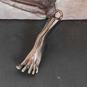 Street Fighter Juri Hun sexy foot pendant, foot lover pendant