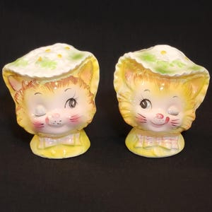 1950er Jahre Enesco, Miss Priss, Zwinkernde Gelbe Kitty Katze Salz & Pfeffer Streuer