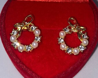 Pendientes brillantes con corona de lazo