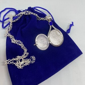 Collana con medaglione a forma di sirena immagine 9