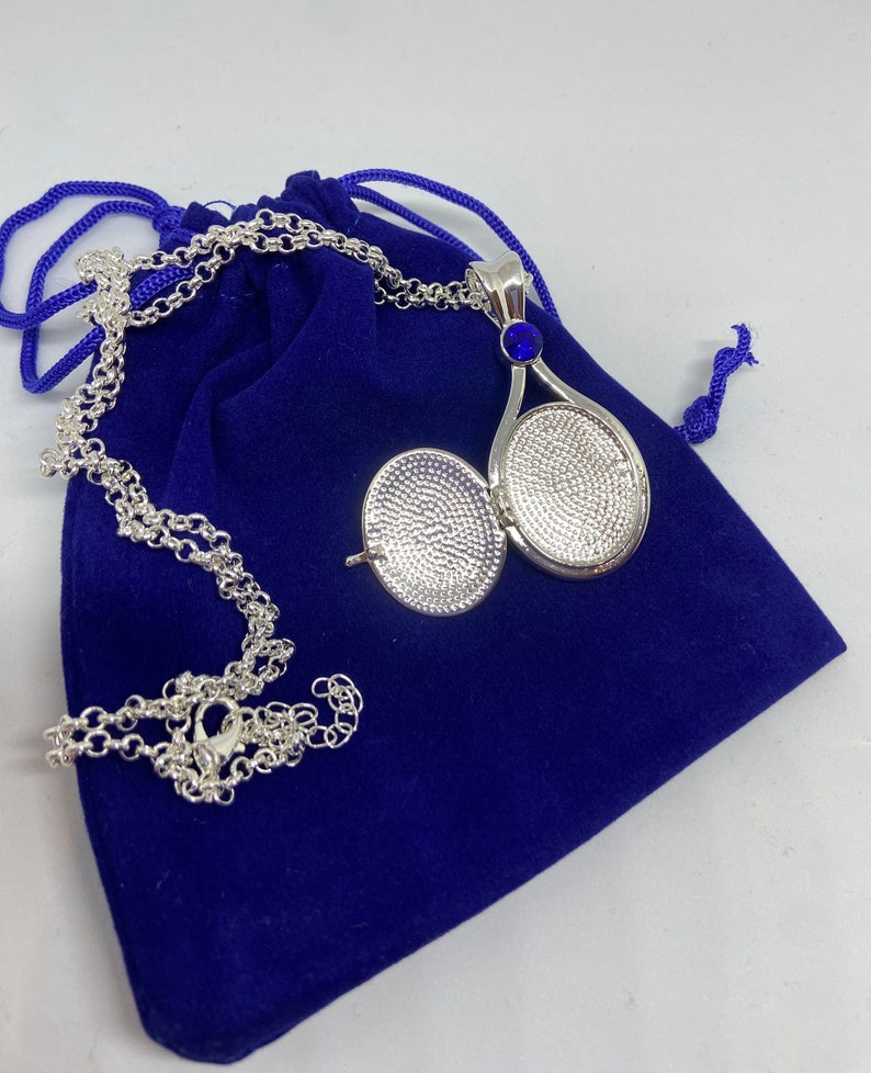 Collana con medaglione a forma di sirena immagine 9