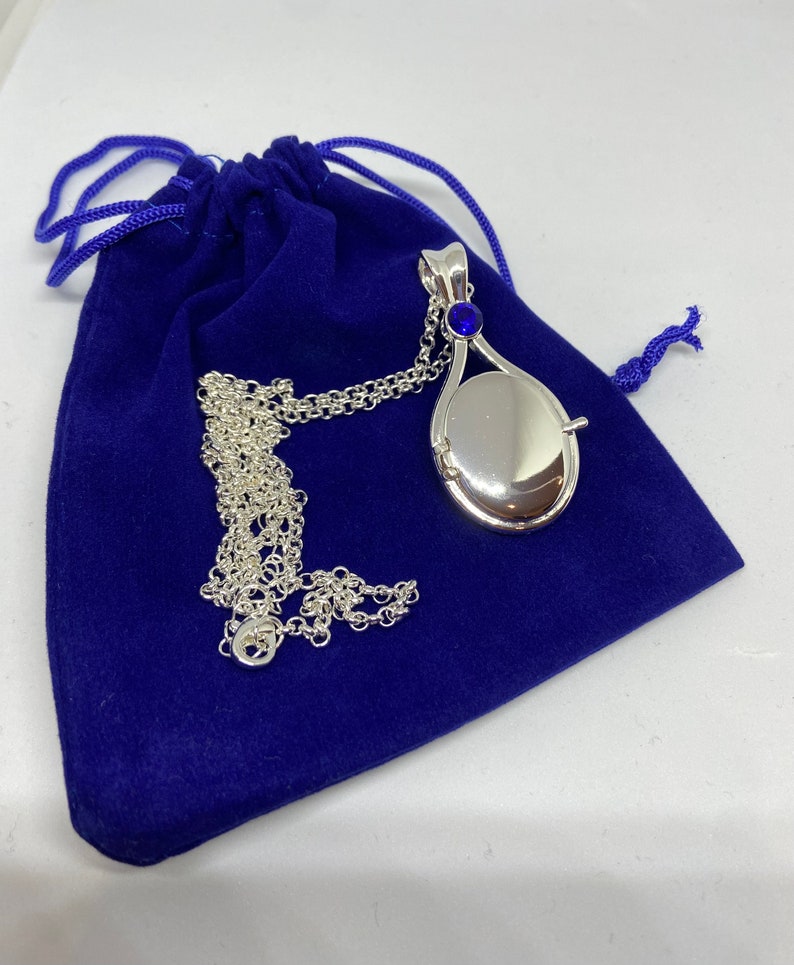 Collana con medaglione a forma di sirena immagine 8