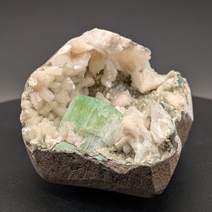 Apophyllite, Heulandite - Maharashtra, India