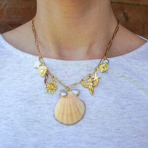 Collier coquillage naturel | Collier à breloques | Collier fille surfeuse | Collier sirène | Collier doré à breloques | Cadeau pour elle | Collier de coquillages