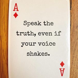 Dì la verità, anche se ti trema la voce - Adesivo impermeabile, Empowerment Art