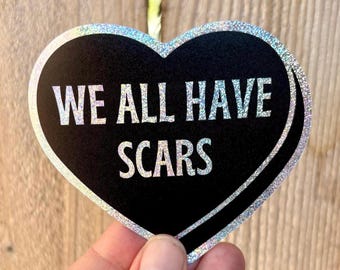 Sticker coeur gothique pailleté - « Nous avons tous des cicatrices » | Santé mentale • Compassion • Empathie