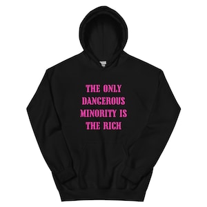 Sudadera con capucha anticapitalista y antirracista, sudadera rosa con la frase «La única minoría peligrosa son los ricos», moda de justicia social.