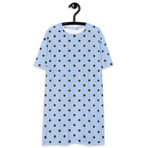 Sukienka-t-shirt w kolorze periwinkle blue w groszki, brązowe kropki, sukienka retro, moda maksymalistyczna, sukienka dopaminowa, sukienka z wyrazistym wzorem, rozmiary uniwersalne