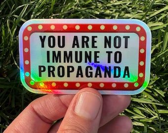Pegatina holográfica de concientización propagandística: Arte activista audaz