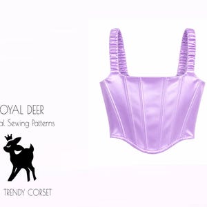 Könnte beinhalten: Ein helllila Korsett-Top mit quadratischem Ausschnitt und breiten Trägern. Das Korsett hat vertikale Nähte und einen geschwungenen unteren Saum. Das Bild enthält den Text "ROYAL DEER Digital Sewing Patterns" und eine Hirschsilhouette mit Krone, mit dem Text "TRENDY CORSET".