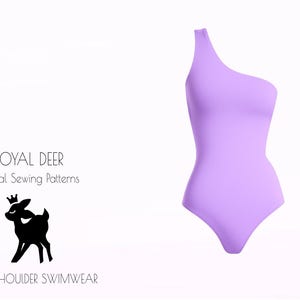 Peut inclure: Un maillot de bain asymétrique lilas. L'image comprend le texte "ROYAL DEER Digital Sewing Patterns" et "ONE SHOULDER SWIMWEAR" avec une silhouette noire d'un cerf couronné.