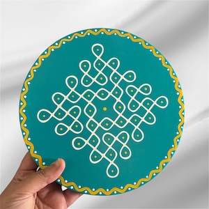 Hand-painted round 8.4 inch pooja kolam chowki/manai /poojapeeta/ Indian pooja decor /Diwali/varalakshmivratham/Housewarming Decor/Deepam