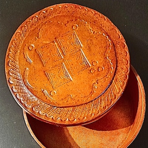 Boîte Ronde Touareg En Cuir Marron – Fabriquée Au Niger (Agadez), Artisanat Authentique