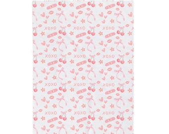 Manta de felpa rosa aterciopelada, diseño de cerezas y besos, acogedora, femenina y adorable, regalo con un toque coqueto y juguetón.
