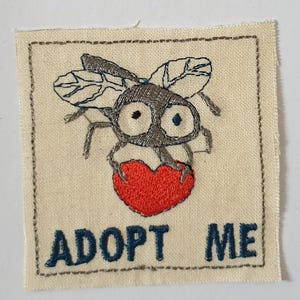 Patch thermocollant brodé sur toile  - Adopt a fly - Adopte une mouche