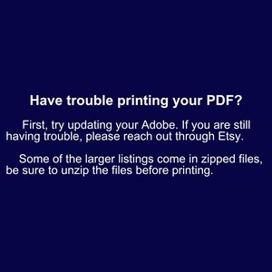Op de afbeelding: Een marineblauwe afbeelding met witte tekst. De tekst luidt: "Problemen met het afdrukken van uw PDF?" Extra tekst biedt stappen voor probleemoplossing, waaronder het updaten van Adobe en het uitpakken van bestanden.