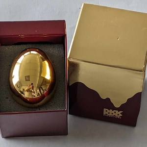 24k Gold plated EGG with Support. RISIS Singapore Collection. Comes with its original box. The egg is in perfect condition. 56mm X 43mm.