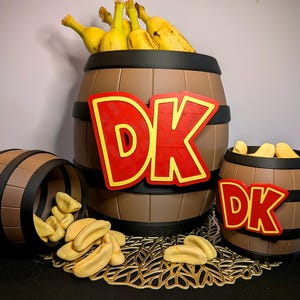 Donkey Kong retro barrel storage - holder for Nintendo Switch controllers, candy, and more