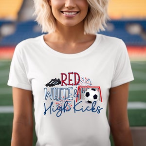 Camisetas vibrantes Wander Camiseta del 4 de julio Camiseta de fútbol Camiseta de mamá futbolera Camiseta del 4 de julio Regalo de fútbol Camiseta del 4 de julio Camiseta del 4 de julio Camiseta de fútbol