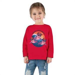 T-shirt pour tout-petit Shark Vibes Only, jolie chemise de requin, vêtements pour enfants, haut animal de l'océan, vêtements pour enfants sur le thème de la plage
