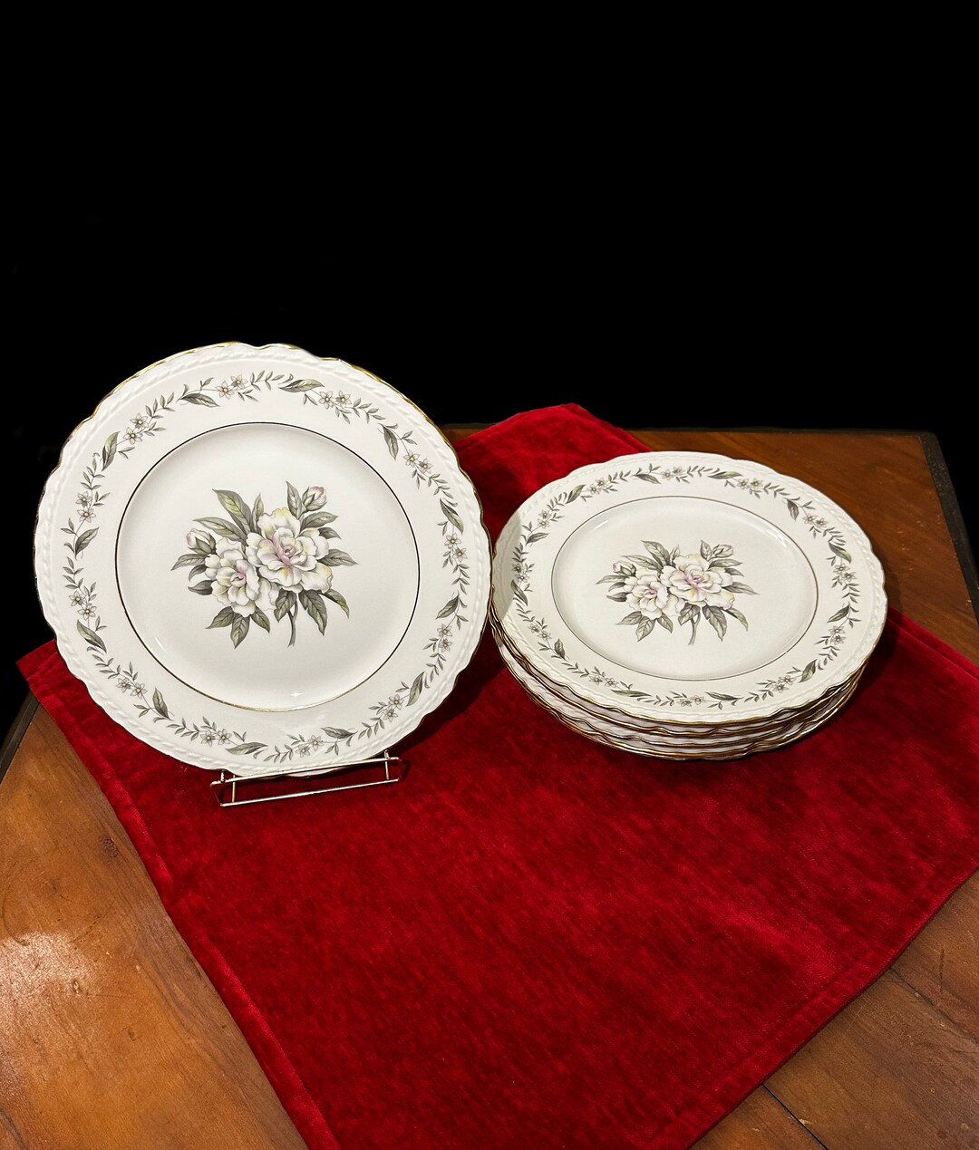 Royal Jackson Fleur De Blanc Fine China Dinner Plates 7 Pieces 1940s