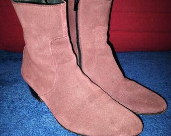 Botas com zíper lateral da David Preston James London na cor rosa antigo, tamanho 8 (42).