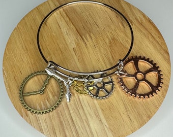 Bracelet Steampunk charm bracelet with steampunk charms