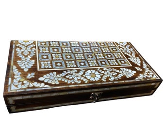 Jeu d'échecs de backgammon incrusté de nacre, noyer et bronze