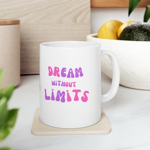 Taza Dream Without Limits Taza de ensueño taza de aliento inspirador, regalo de graduación ella él mensaje de inspiración mg taza de letras arco iris
