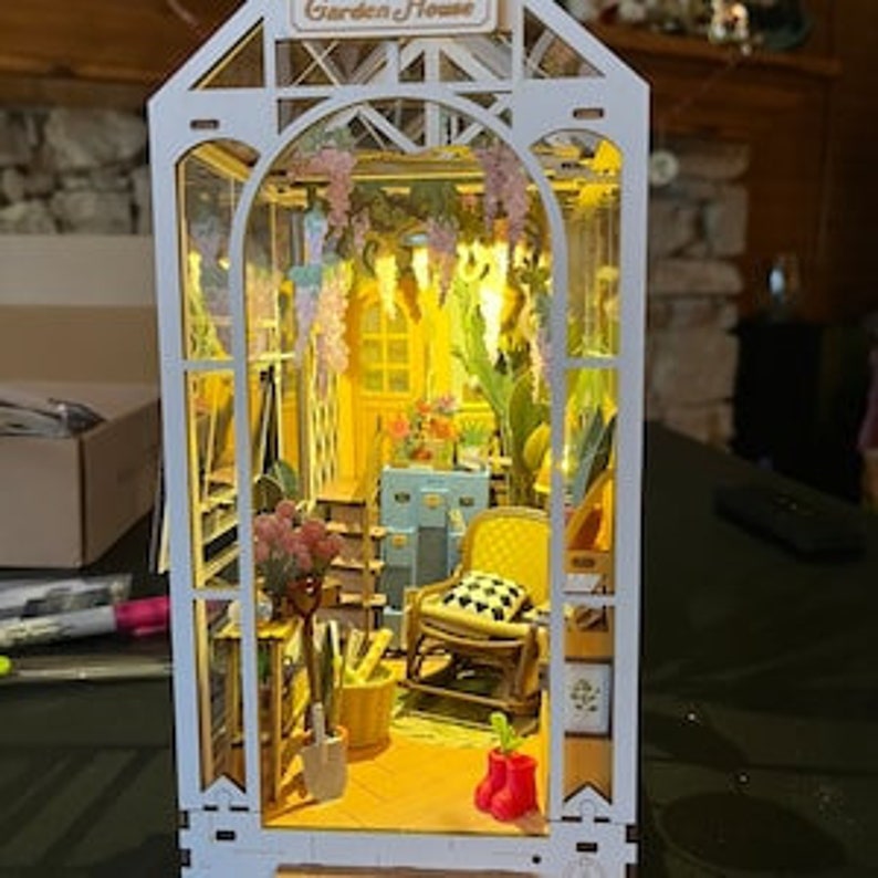 Bookshelf Diorama DIY Miniature Garden House Book Nook Kit / Home Decor