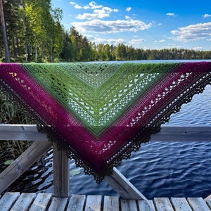 Patrón de crochet para el chal Duskwalk en alemán e inglés