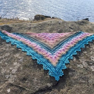 Schema all&#39;uncinetto per lo scialle Milana in tedesco e inglese