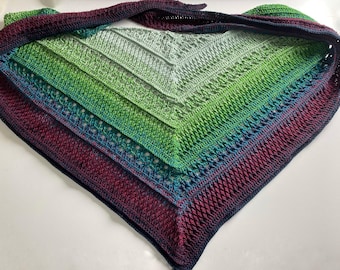 Patrón de crochet para un chal triangular ancho y plano Asgell Alemán, Inglés, Finlandés