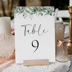 Tarjetas de número de mesa de boda de eucalipto // tarjetas de lugar, tarjetas de lugar para boda, tarjetas de asientos, minimalistas, guirnalda de eucalipto