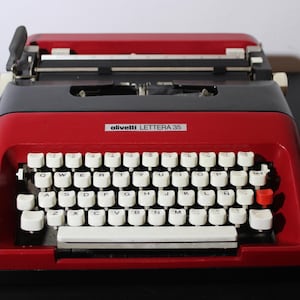 Machine à écrire Olivetti Lettera 35, en état de marche, rouge et noire, années 1960, fabriquée en Italie